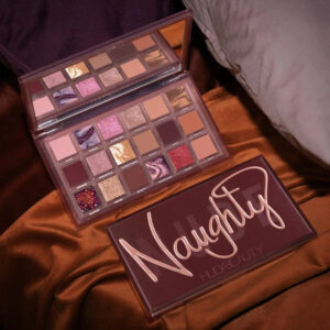 huda beauty naughty nude eyeshadow palette